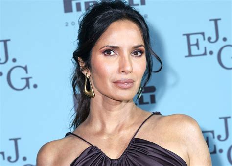 padma lakshmi naked|Padma Lakshmi Goes Nearly Nude for Glamorous Pirelli。